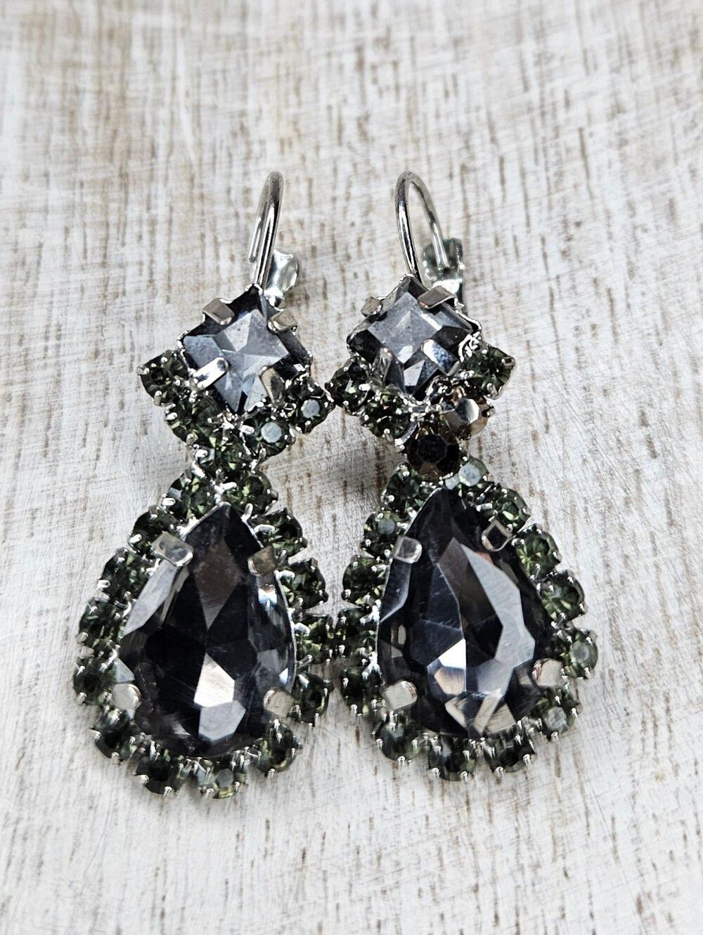 Smoky Gray Rhinestone Teardrop Crystal Leverback Dangle Earrings GUC